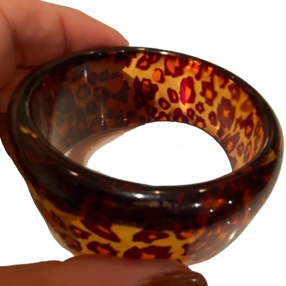 Vintage Leopard Print Asymmetrical Plastic Lucite Wide Chunky Bangle - Picture 6 of 10